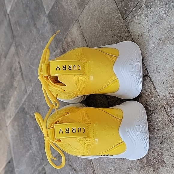Under Armour Team Curry Flow 8 Smooth Butter & White Basketball Sneakers - Picture 2 of 8